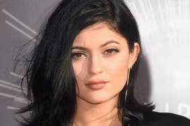 Kylie Jenner, tỷ phú tự thân vượt mốc tài sản 1 tỷ USD trẻ tuổi nhất thế giới.