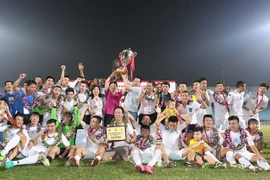 Đội Hà Nội T&T vui mừng với chức vô địch. (Nguồn: TTXVN)