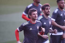 Bayern Munich tập luyện ngay khi đặt chân đến Sevilla để chuẩn bị cho trận đấu. (Nguồn: UEFA)