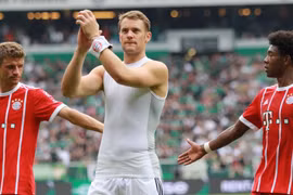 Neuer sẽ là người mang băng thủ quân của Bayern Munich từ mùa này. (Nguồn: bundesliga.com)