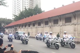 Video đoàn xe chở Tổng thống Mỹ trên đường Nguyễn Thái Học