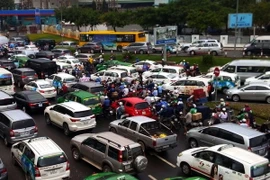 Cảnh kẹt xe ở cửa ngõ sân bay Tân Sơn Nhất. (Ảnh: Hoàng Hải/TTXVN)