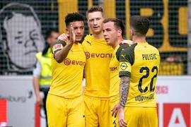 Dortmund tiếp tục bám đuổi Bayern trong cuộc đua đến ngôi vương.