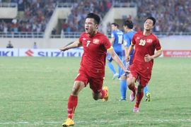 Hạ Philippines 3-1, Việt Nam vào bán kết với tư cách đầu bảng