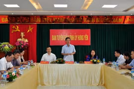 Đoàn kiểm tra của Ban Bí thư Trung ương Đảng làm việc tại Hưng Yên. (Ảnh: Ảnh: Đinh Tuấn/TTXVN)