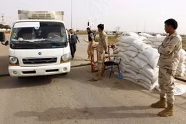 Binh sỹ Libya tại một trạm kiểm soát. (Nguồn: AFP)