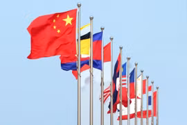 Cờ Trung Quốc và các nước ASEAN. (Nguồn: cariasean.org)