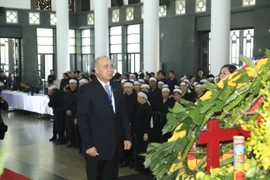 Đoàn Cộng hòa Cuba viếng Chủ tịch nước Trần Đại Quang. (Ảnh: Nhan Sáng/TTXVN)