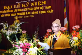 Hòa thượng Thích Chí Quảng, Phó Chủ tịch Hội đồng Chứng minh đọc Thông điệp của Đức Pháp Chủ Giáo hội Phật Giáo Việt Nam chào mừng lễ kỷ niệm. (Ảnh: Nguyễn Dân/TTXVN)