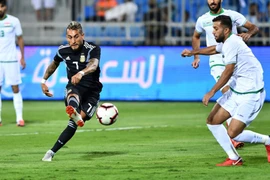 Argentina (áo đen) dễ dàng vùi dập Iraq. (Nguồn: Getty Images)