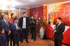 Đại sứ Việt Nam tại Algeria Phạm Quốc Trụ phát biểu tại buổi gặp mặt. (Ảnh: Tấn Đạt/TTXVN)