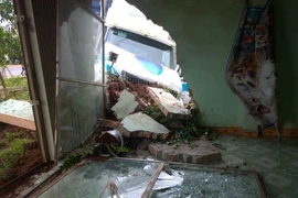 Hiện trường xe container đâm vào nhà dân. (Ảnh: Hưng Thịnh/TTXVN)