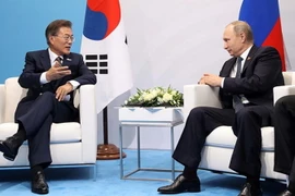 Tổng thống Moon Jae-in và người đồng cấp Vladimir Putin của Nga. (Nguồn: theinvestor.co.kr)