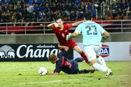 Văn Toàn đã có cơ hội nhưng tiếc rằng Việt Nam không thể đánh bại Thái Lan. (Ảnh: Nguyên An/Vietnam+)