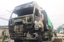 [Video] Xe đầu kéo trị giá hơn 1 tỷ đồng bốc cháy tại Nghệ An