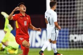 Thanh Bình tiếc nuối sau pha dứt điểm chệch cột dọc. (Nguồn: Getty Images)