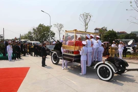 Hình ảnh đón linh cữu nguyên Tổng Bí thư Đỗ Mười tại quê nhà Đông Mỹ