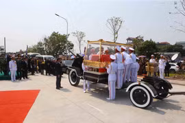 Hình ảnh đón linh cữu nguyên Tổng Bí thư Đỗ Mười tại quê nhà Đông Mỹ