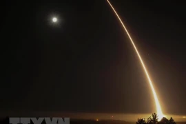 Tên lửa đạn đạo xuyên lục địa của Mỹ được phóng thử từ bang California. (Nguồn: AFP/TTXVN)