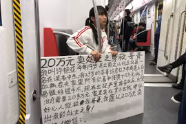 Cô gái rao bán trinh để cứu anh trai. (Nguồn: Shanghaiist)