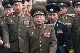 Ông Kim Yong-chol (người đi đầu). (Nguồn: Yahoo Sports)