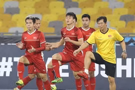 Hình ảnh tuyển Việt Nam tập tại Bukit Jalil trước trận chung kết