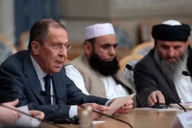 Ngoại trưởng Nga Sergei Lavrov phát biểu tại buổi hòa đàm. (Nguồn: EPA-EFE)