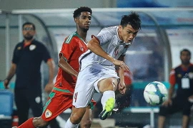 Đoàn Văn Hậu lập siêu phẩm vào lưới U23 Oman. (Ảnh: Trọng Đạt/TTXVN)