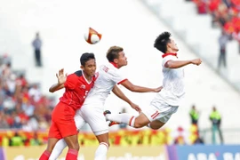 Khoảnh khắc Nguyễn Văn Tùng đánh đầu tung lưới U22 Indonesia