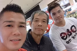 Huỳnh Quang Thanh (phải) chụp ảnh cùng Trần Đức Cường (trái) và ông Ngô Lê Bằng. (Ảnh nhân vật cung cấp)