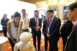 Ông Nguyễn Đức Chung, Chủ tịch Ủy ban Nhân dân Hà Nội làm việc với tập đoàn 3M và Master Card. (Ảnh: Việt Dũng/Vietnam+)