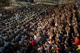 Sinh viên và học sinh Cuba tại lễ tưởng niệm lãnh tụ Fidel Castro ở La Habana ngày 25/11. (Nguồn: AFP/TTXVN)