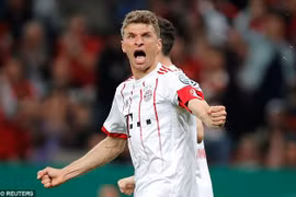 Mueller lập hat-trick vào lưới Leverkusen. (Nguồn: Reuters)