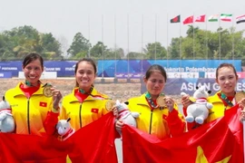 Đội tuyển rowing nữ giành HCV đầu tiên cho đoàn thể thao Việt Nam. (Ảnh: TTXVN phát)