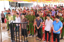 Đối tượng Chướng Quán Dậu trước vành móng ngựa. (Ảnh: Đậu Tất Thành/TTXVN)