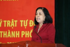 Lãnh đạo phường Bình Trị Đông, huyện Bình Chánh cam kết thực hiện tái lập lại trật tự lòng đường, vỉa hè trên địa bàn. (Ảnh: Thanh Vũ/TTXVN)