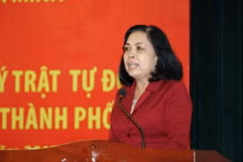 Lãnh đạo phường Bình Trị Đông, huyện Bình Chánh cam kết thực hiện tái lập lại trật tự lòng đường, vỉa hè trên địa bàn. (Ảnh: Thanh Vũ/TTXVN)