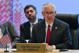 Bộ trưởng Ngoại giao Mỹ Rex Tillerson (phải) tại Hội nghị Bộ trưởng Ngoại giao Sáng kiến Hạ nguồn Mekong (LMI) lần thứ 10 ở Manila ngày 6/8. (Nguồn: EPA/TTXVN)