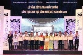 Trao giải thưởng sáng tạo khoa học công nghệ Việt Nam năm 2014. (Ảnh: Anh Tuấn/TTXVN)