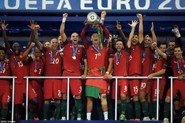 Bồ Đào Nha đăng quang tại EURO 2016. 