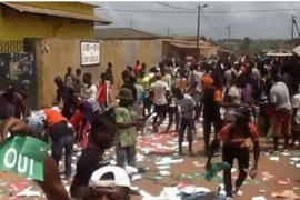 Nhiều thanh niên gây rối tại hàng trăm điểm bỏ phiếu. (Nguồn: Connectionivoirienne)