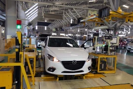 Kiểm tra chất lượng sản phẩm trước khi xuất xưởng tại nhà máy THACO (Khu kinh tế mở Chu Lai, huyện Núi Thành, tỉnh Quảng Nam). (Ảnh: Vũ Sinh/TTXVN)