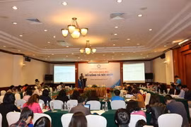 Chuyên gia trình bày ý kiến tại hội thảo.