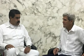 Tổng thống Venezuela Nicolas Maduro có buổi gặp chính thức với Ngoại trưởng Mỹ John Kerry. (Nguồn: AP)