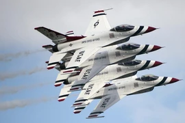 Máy bay chiến đấu F-16 Thunderbirds của Mỹ. (Ảnh: AFP/ TTXVN)