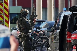 Lực lượng an ninh Đức tại hiện trường vụ bắt cóc. (Nguồn: dw.com)