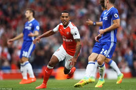 Theo Walcott ghi bàn giúp Arsenal đánh bại Chelsea. (Nguồn: Getty Images)