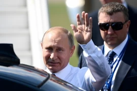 Tổng thống Nga Vladimir Putin tới sân bay Helsinki-Vantaa ở Helsinki, Phần Lan ngày 16/7. (Nguồn: AFP/TTXVN)