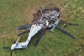 Hiện trường vụ rơi máy bay CH-53 tại Okinawa (Nhật Bản) ngày 12/10. (Nguồn: Kyodo/TTXVN)