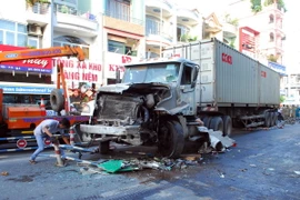 Hiện trường vụ tai nạn. (Ảnh: Mạnh Linh/TTXVN)